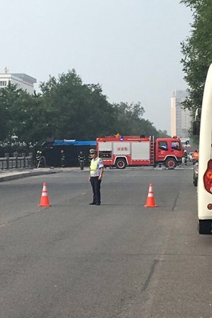 天津武清水泥罐车和大巴车相撞 致4死48伤_搜