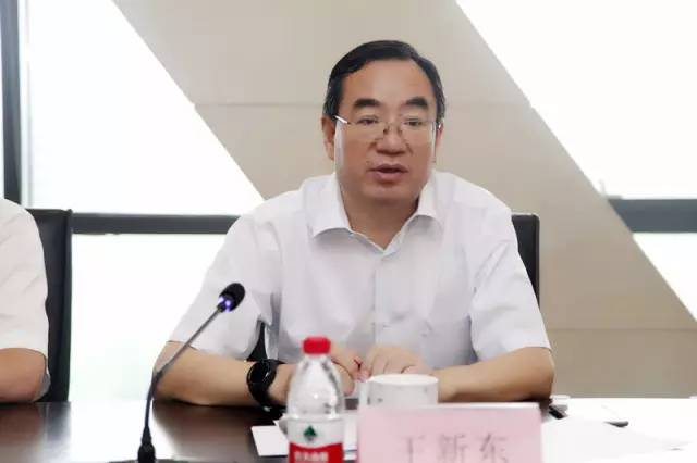 河钢集团副总经理王新东,钢研院长李建新,中建钢构有限公式总工程师