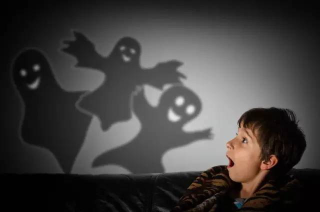 "妈妈,我怕黑!"一一如何克服孩子的夜间恐惧?