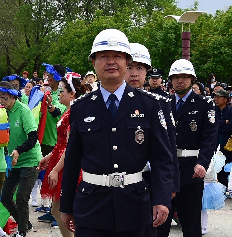 难忘橄榄绿 更爱警察蓝