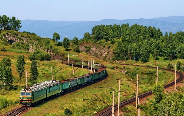 旅行｜​全球美嘉体育平台绝无仅有的9条最美火车路线还不约起来？(图13)