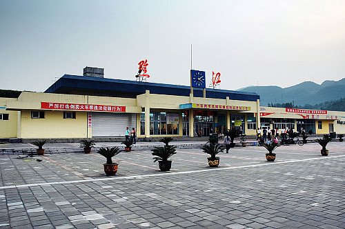 重庆黔江火车站货运列车爆炸7人伤 国家铁路局
