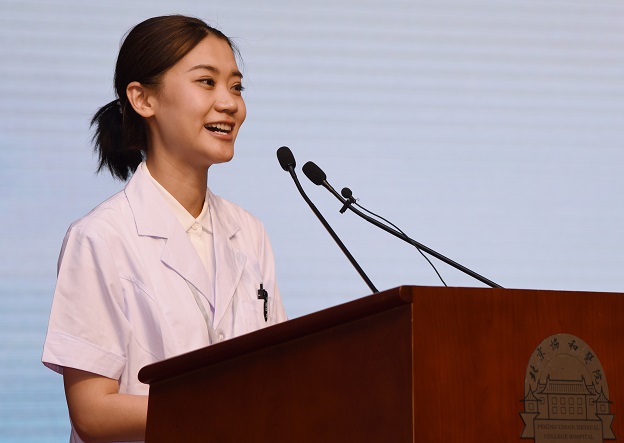 蒋子涵)刚入站的2017级临床医学博士后代表蒋子涵,来自北京大学医学部