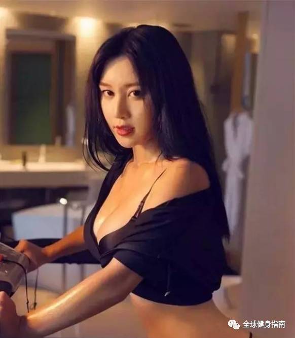 泛亚电竞那些年爆红的健身女神TOP5天使面孔魔鬼身材！(图15)