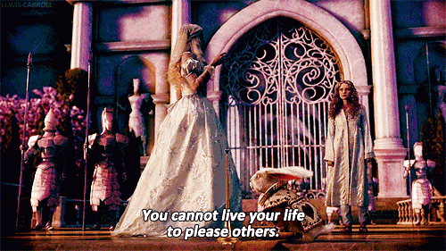 柯琳·阿特伍德和颁奖人凯特大魔王 既有精美绝伦的《爱丽丝梦游仙境