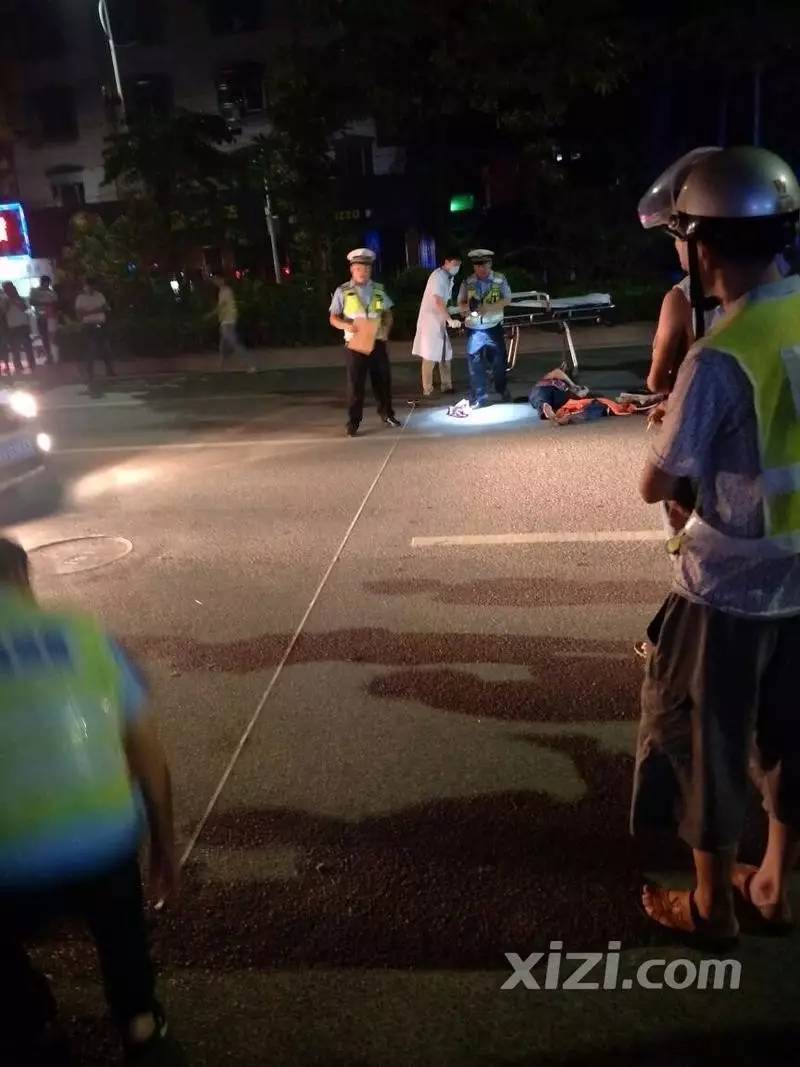 凌晨大岭发生一起车祸,一男子骑车撞人后倒地