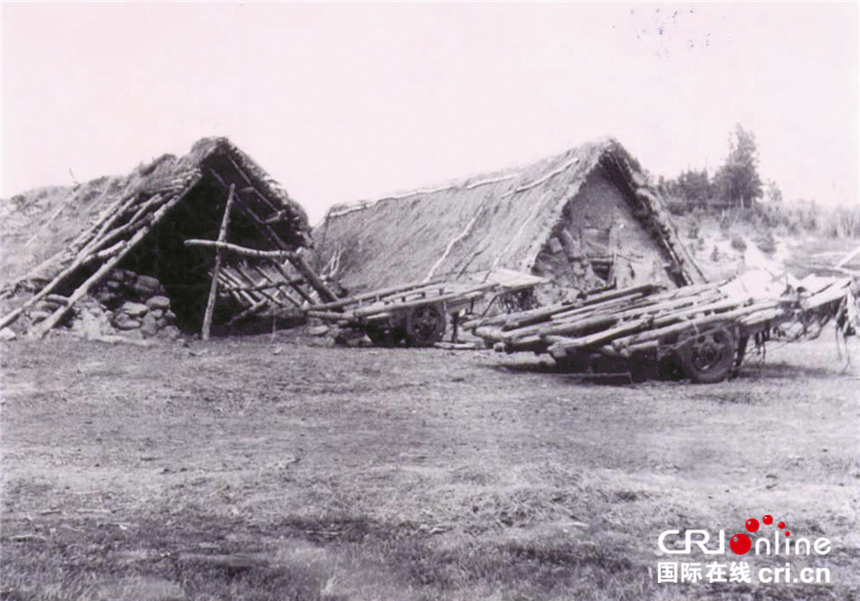 建场初期创业者们住过的马架子(窝棚)建场初期创业者们住在住过的房子