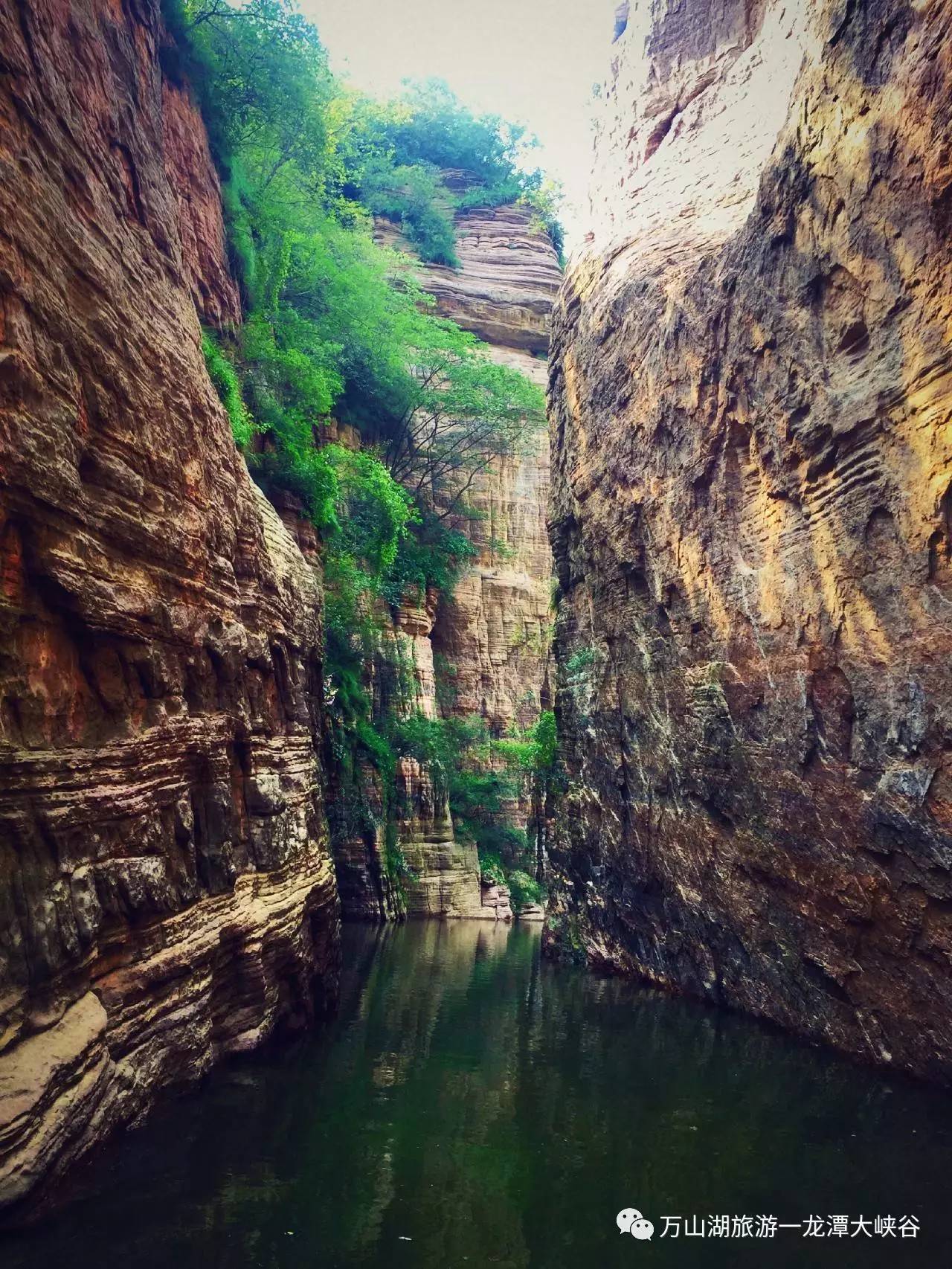 旅游 正文 龙潭大峡谷内 峡谷奇观,飞瀑横流 外界的燥热在这里消失的