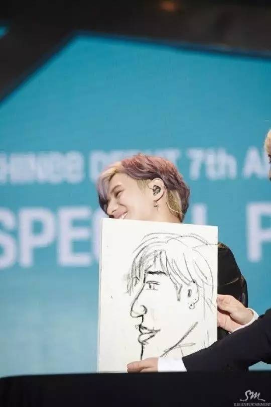 再来看钟铉画的泰民,这月亮脸……但还是略神似?