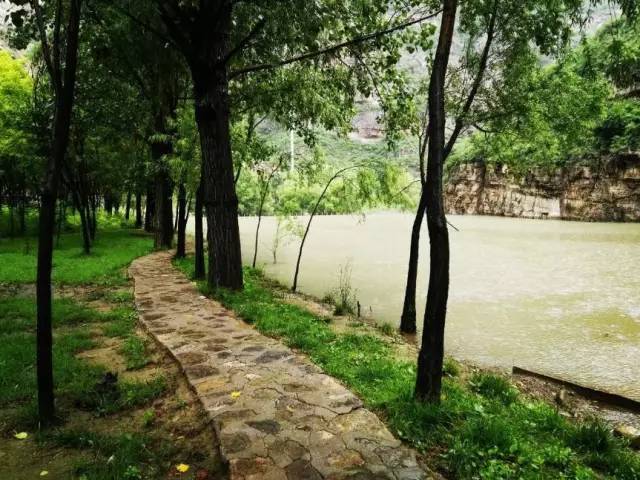 河边步道