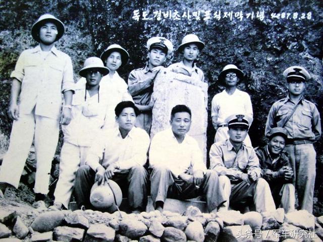 真英雄:退伍兵自己买枪拉上老乡从敌国手里夺回被占领土