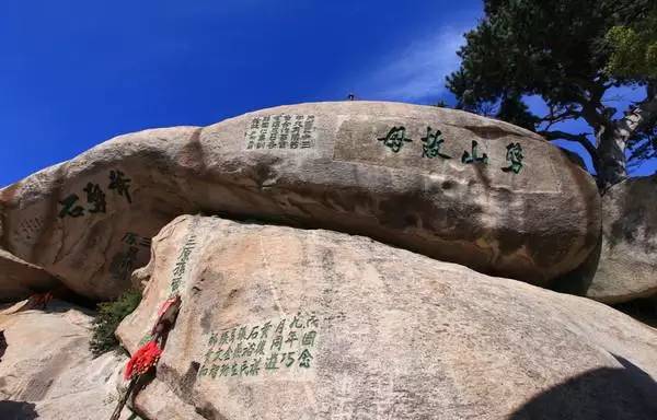 莲花峰 西峰是华山最秀丽险峻的山峰.