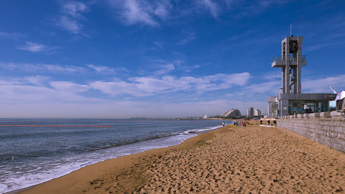 万平口风景区 是日照市黄金海岸线上 新兴的旅游胜地, 地理位置优越