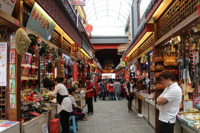 社会 正文  说到北京的小吃街,你的第一反应是什么? 没错,是簋街!
