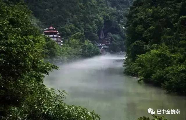 章怀山地处仪陇与巴中茶坝交界处,气势磅礴,风景秀丽,最高海拔678米