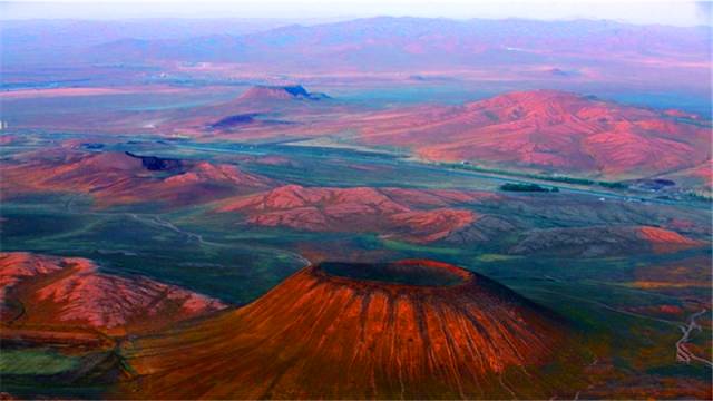 旗县之窗察哈尔火山群壮美火山草原