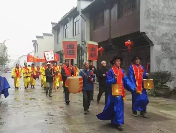 秋社也是立秋习俗之一,秋社原是秋季祭祀土地神的日子,始于汉代,后世