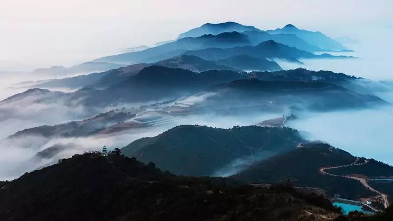 大雷山景区位于玉环市清港镇东部,主要由大雷头村和小路村的岙底张