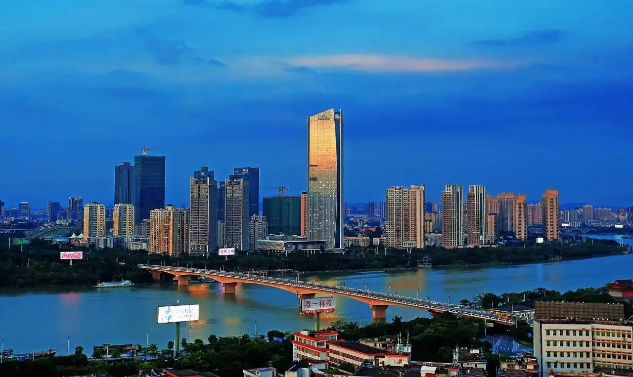 惠州有沒可能超越深圳GDp_青年的深圳超越中年的廣州,除了GDP還有什么
