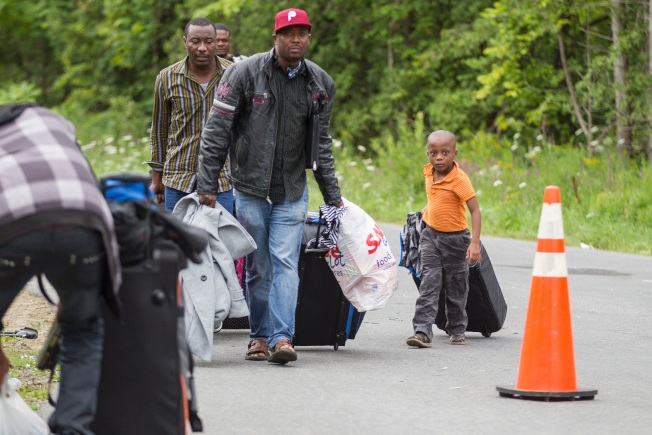 担心被特朗普遣返回国 大批难民从美国偷渡加拿大