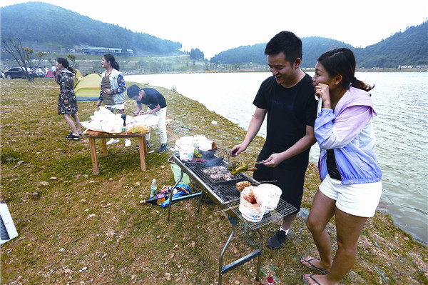 旅游 正文  仙女湖镇:野外烧烤露营 都督乡 每到夏天,都督乡天天人流