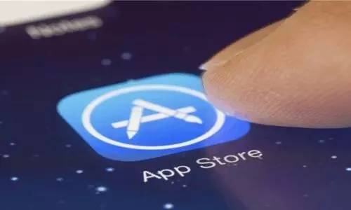 苹果App Store被中国开发者律师团队举报；微软彻底放弃手机业务?