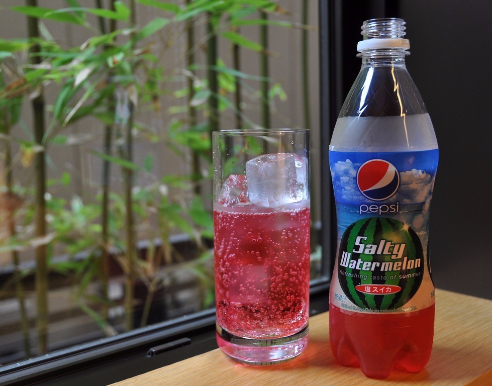 或许是为了和西瓜味的美年达区分开,这款 pepsi salty watermelon