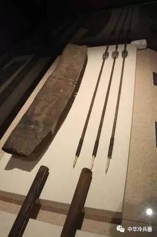 青铜匕首青铜武器青铜头盔石器时代的武器和生产工具注:图文来源于