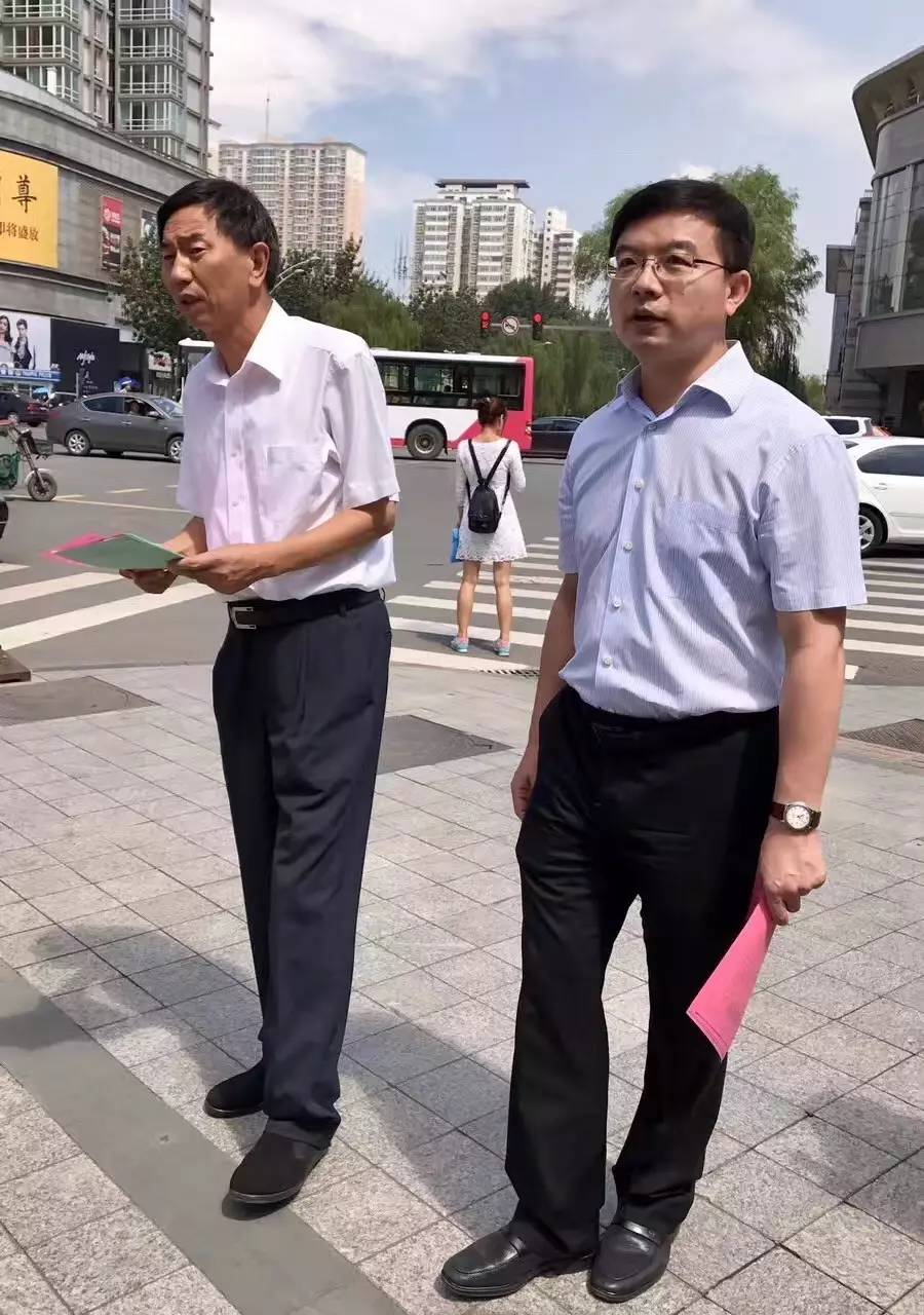 耿市长又闹哪出?在街头.