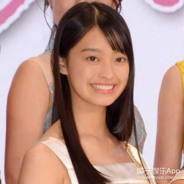 谷口桃香,16岁↓ 伊丹彩华,12岁↓姑娘的脸庞有点方啊.