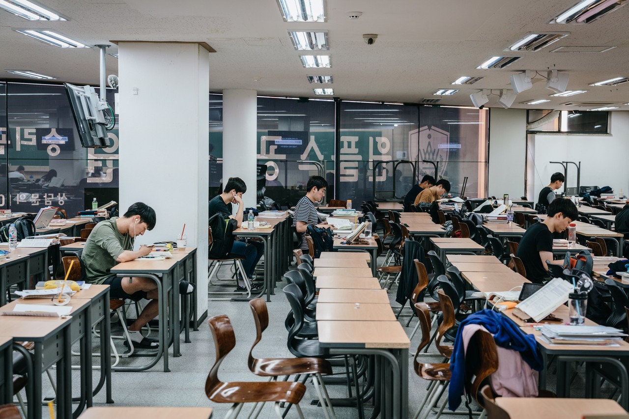媒:韩国大学生毕业即失业文在寅增加公务员防