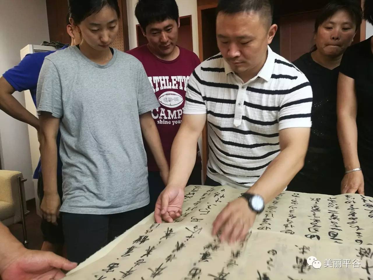 刘建丰院长认真检查,逐一点评学员作业—平谷书法院高研班8月7日