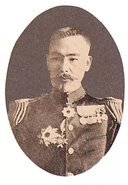 一八九八年,第四任台湾总督儿玉源太郎(右)来台,与民政厅长后藤新平