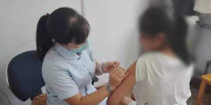 13岁女孩今日注射鹰城首支宫颈癌疫苗!