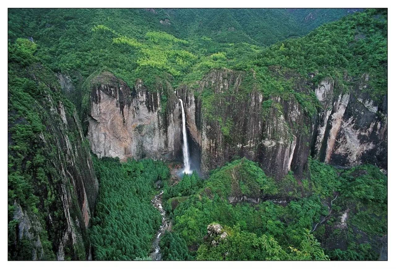 温州旅游惠民卡合作景区之雁荡山大龙湫丨百米白练飞流直下的恢宏,只