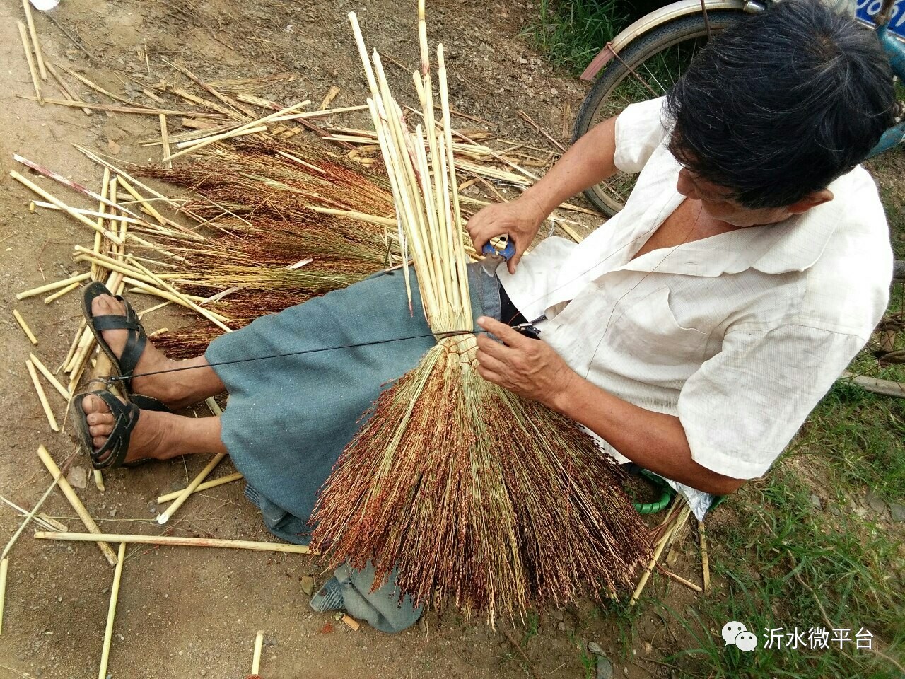 沂水扎笤帚人