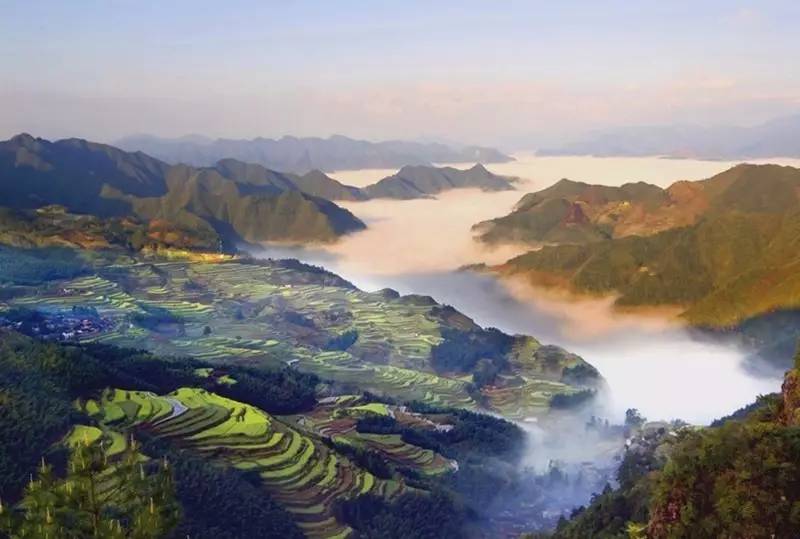 南宋孝宗年间,尚书左丞相叶梦得曾孙叶岳峦自松阳县迁居独山,始成村落