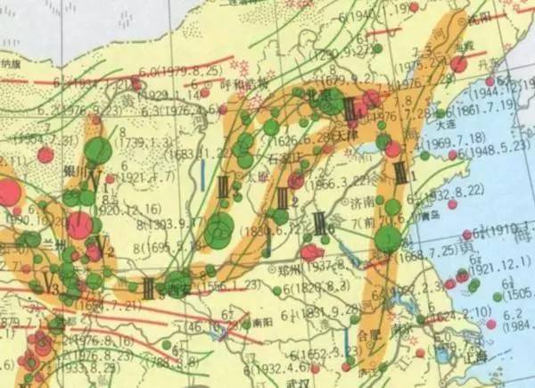 北京地处西山和燕山山麓,的确处于地震高发带上,而且周边还有大量断裂