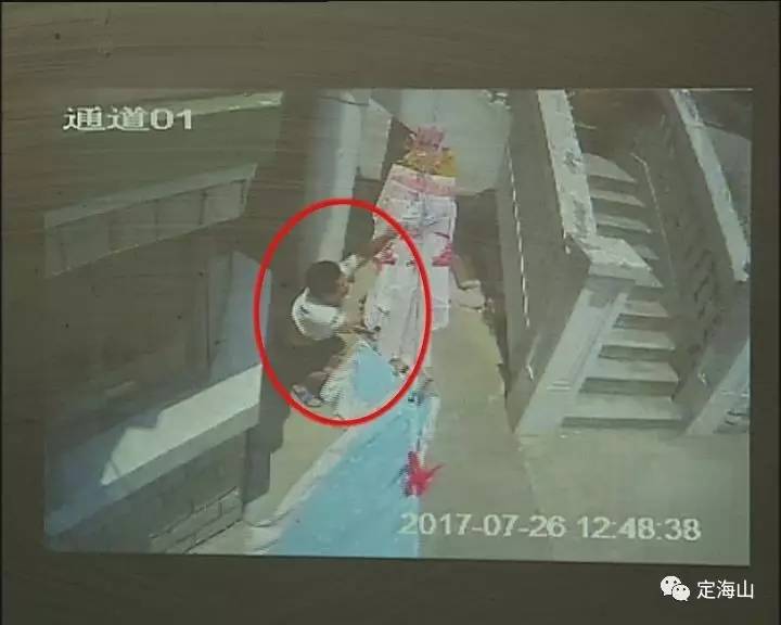 专偷女人穿过的内衣裤_女人穿过的旧内衣裤