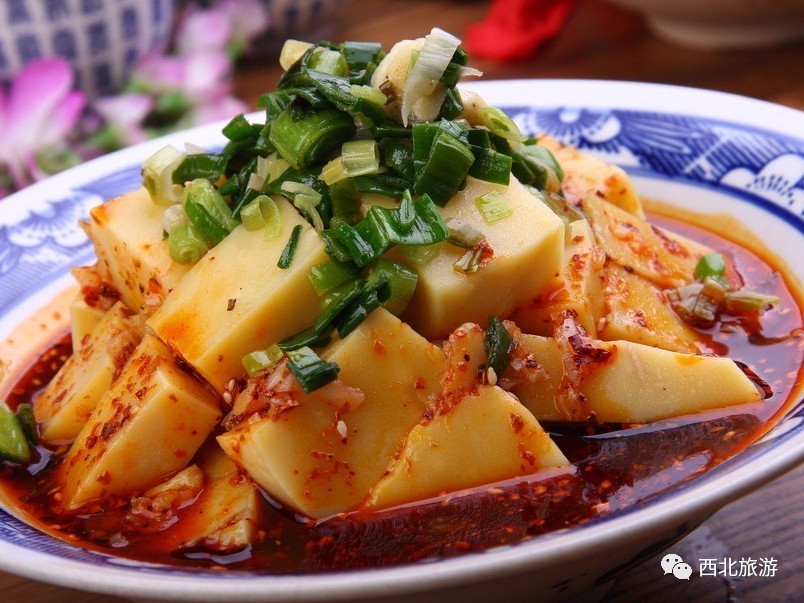 豆花泡馍 宝鸡美食第五碗,豆花泡馍最保健;白汤雪花红油转,不觉吃了九