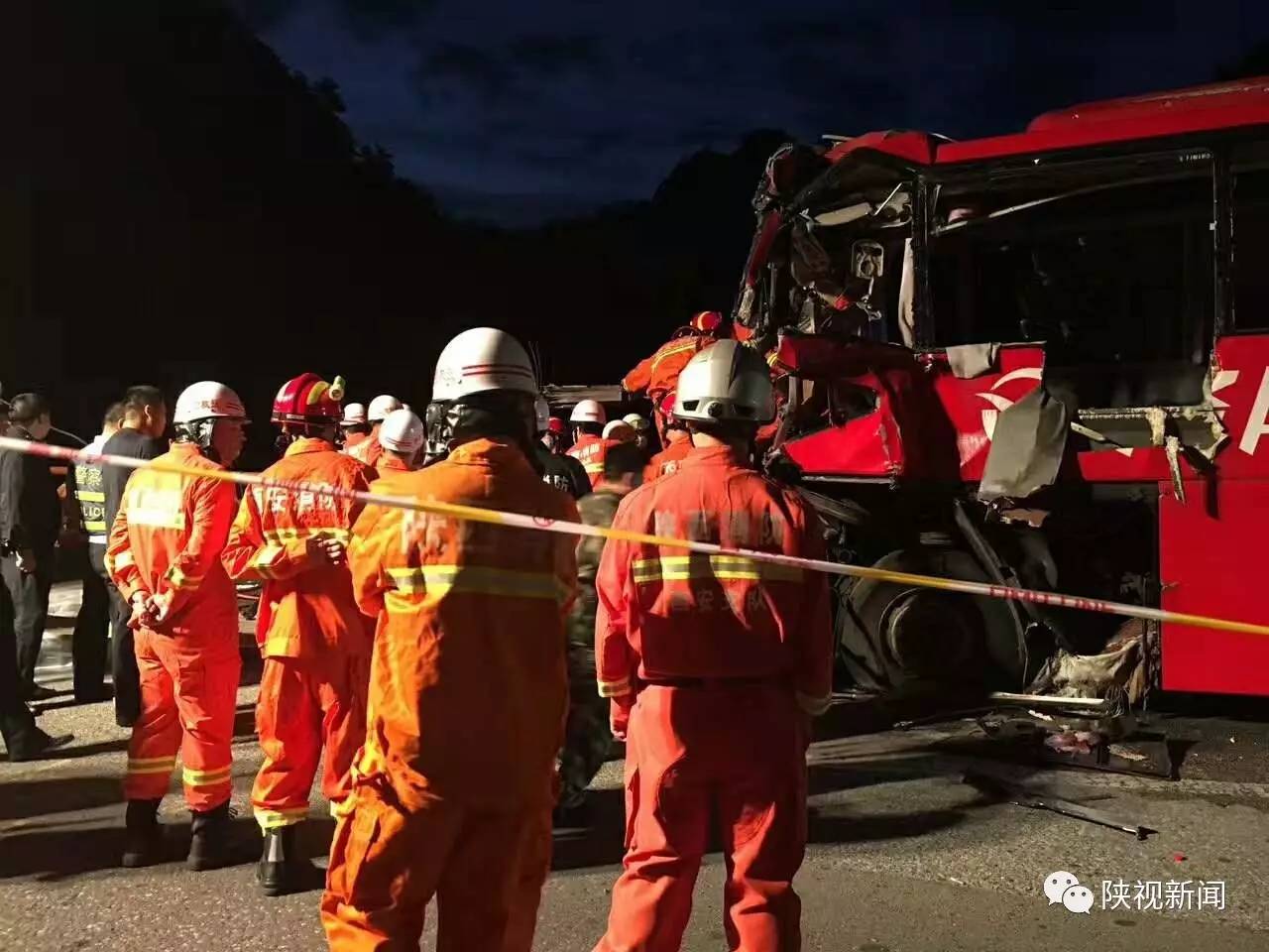 京昆高速秦岭一号隧道昨晚发生重大交通事故 致36人遇难13人受伤