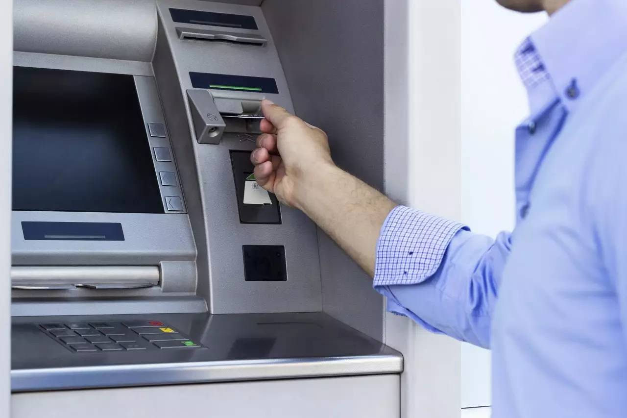 ATM前找目标 加州亚裔男枪杀领钱客 
