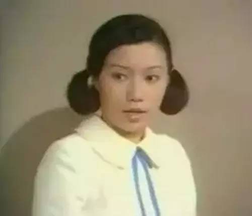 的是陆如萍第一部电视剧就是1973年的郑少秋版《烟雨濛濛》年轻靓丽