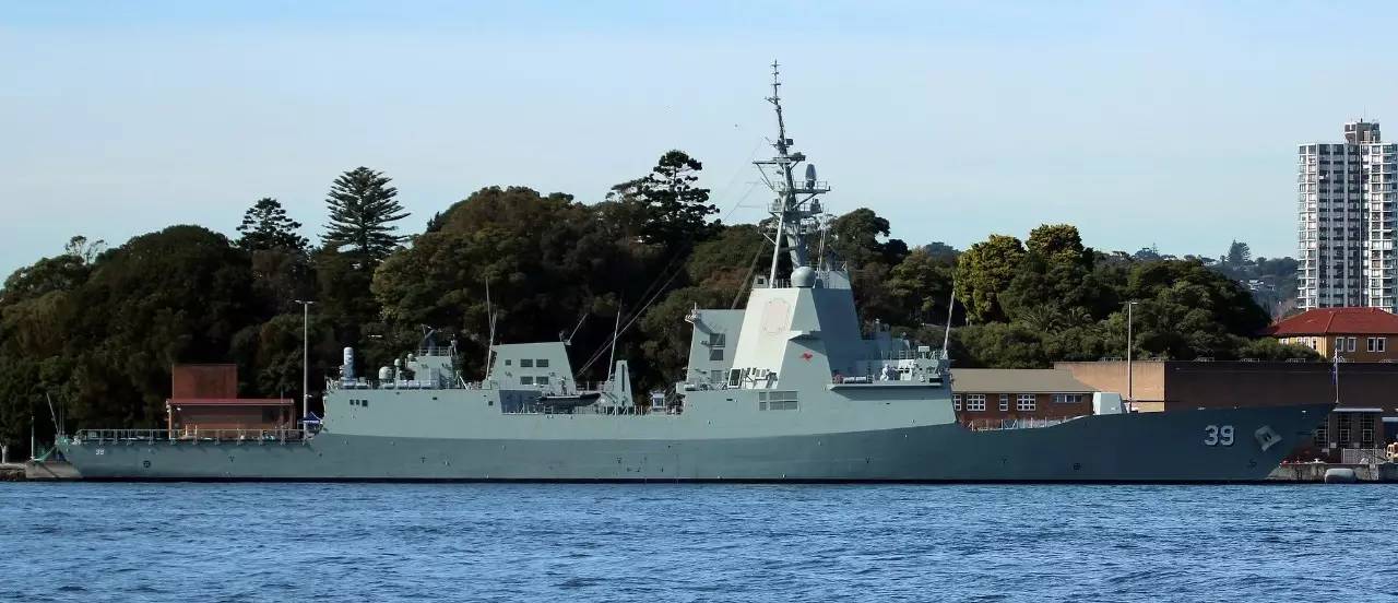 皇家澳大利亚海军最新防空驱逐舰抵达悉尼,即将入列