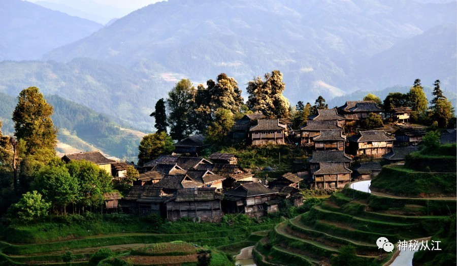 从江县西北部,月亮山腹地,距县城79公里,是"贵州省月亮山扶贫决战三年