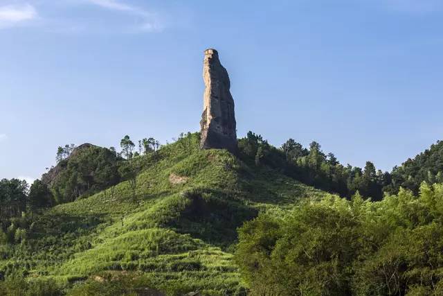 将军石是崀山的一座奇石,位于夫夷江景区,海拔399.