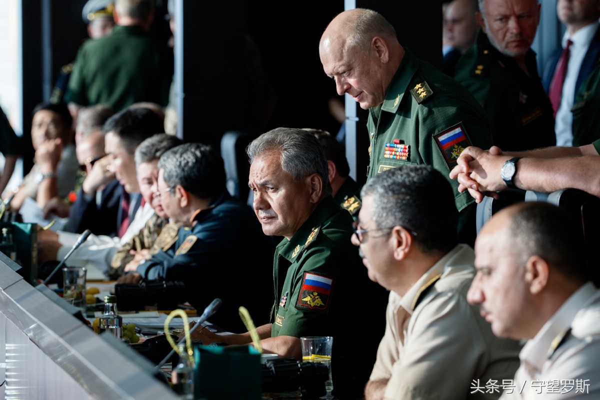 俄国防部长绍伊古观摩"坦克两项"总决赛.返回搜狐,查看更多