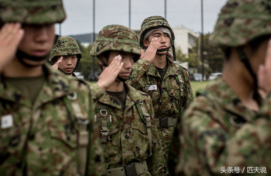 揭秘日本陆上自卫队高中 学生学习训练高度军事化