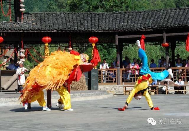 网友呼吁:高台舞狮是仡佬族非物质文化遗产,望大家关注,一直传承下去!