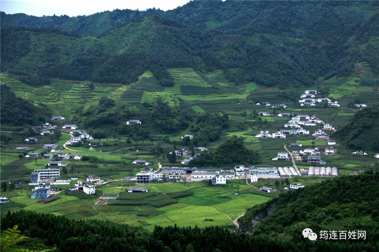 筠连蒿坝镇物华天宝,风景怡人,航拍下的蒿坝如置身